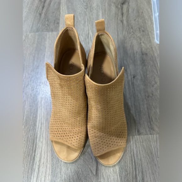 Brown Open toe wedges - Picture 2 of 4